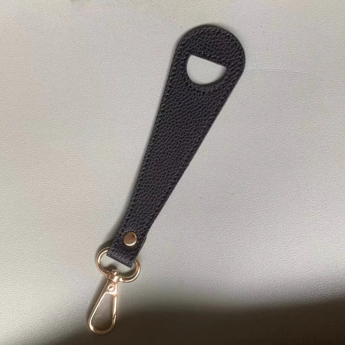 Free Gift — Black Hat Carrying Strap with Swivel Clip, 18.5 cm