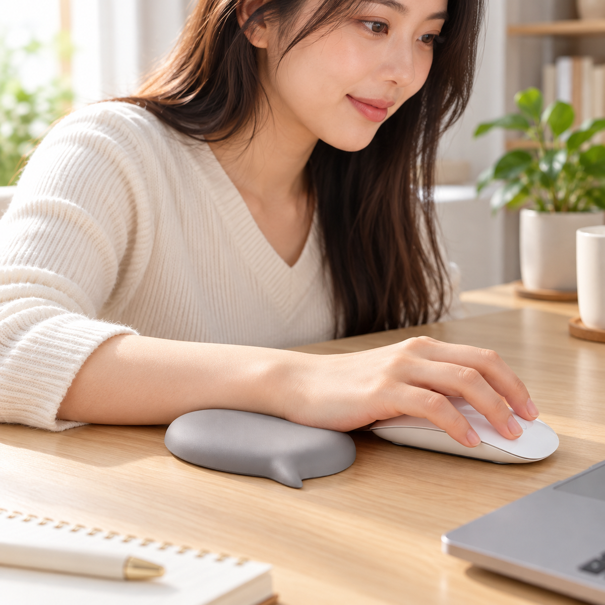 Chat-Bubble Silicone Mouse Wrist Rest — 1 Piece, 12 × 9 × 1.8 cm